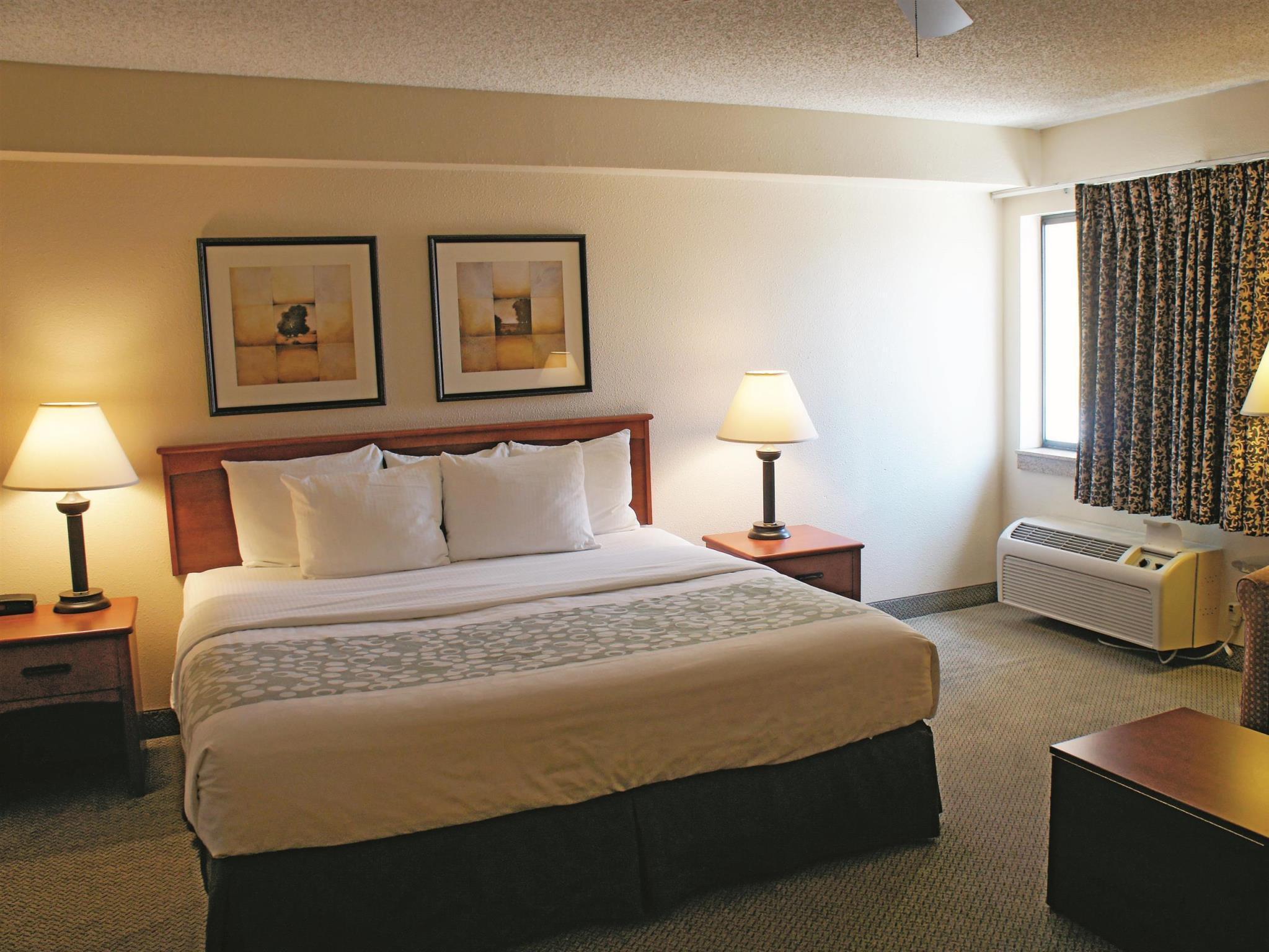 La Quinta By Wyndham Albuquerque Journal Ctr Nw Hotel Exterior photo